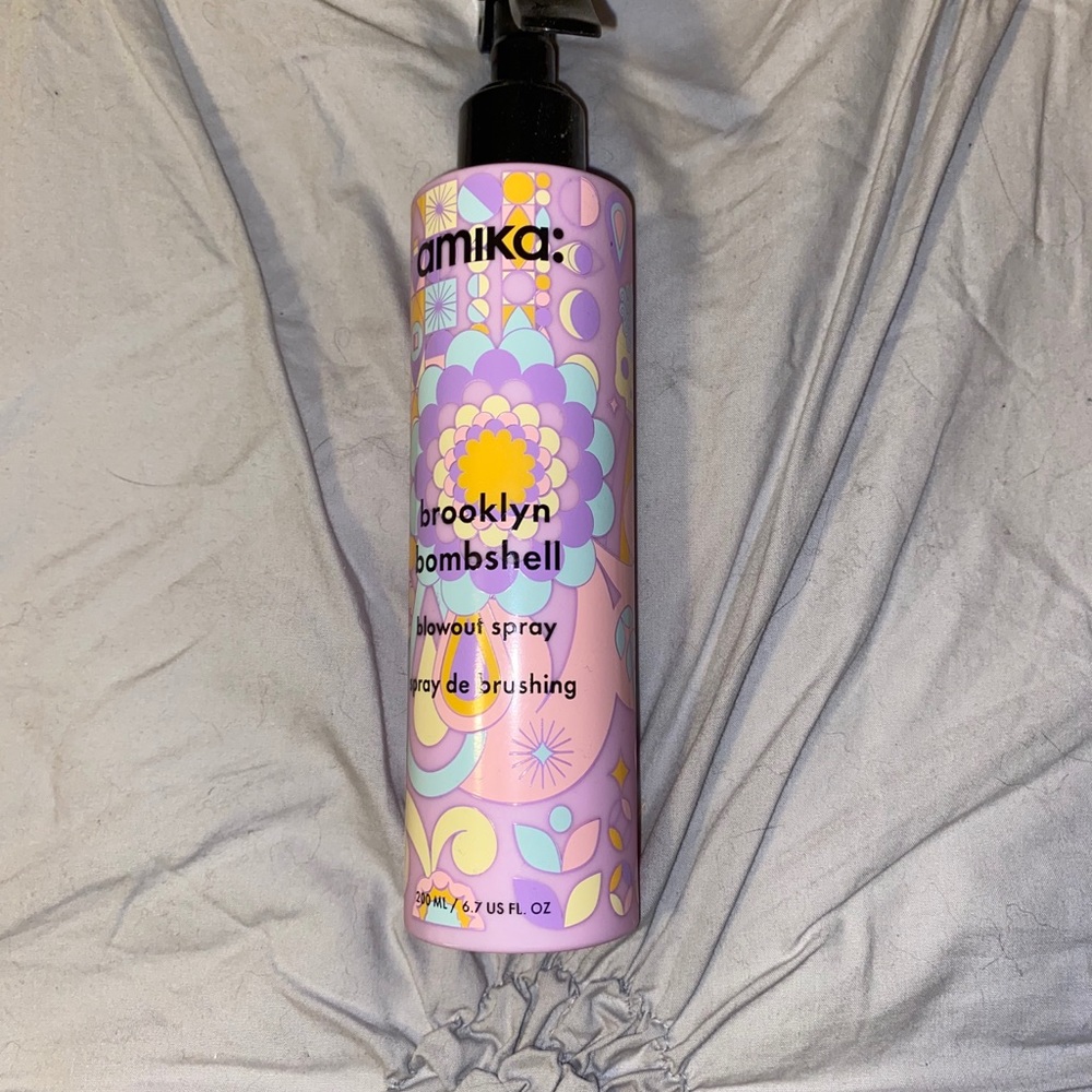 Amika bombshell blowout spray